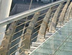 不銹鋼鋼索橋梁護(hù)欄 JH-Q01 不銹鋼鋼索橋梁護(hù)欄 JH-Q01